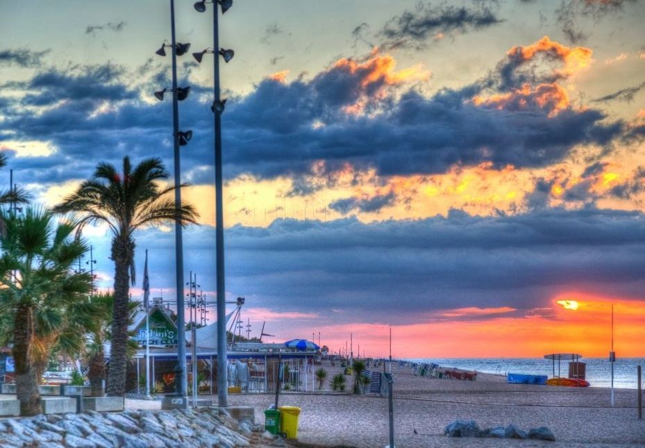 Sant Jordi Boutique Hotel Calella Exteriör bild Sunset at the port of Rafina