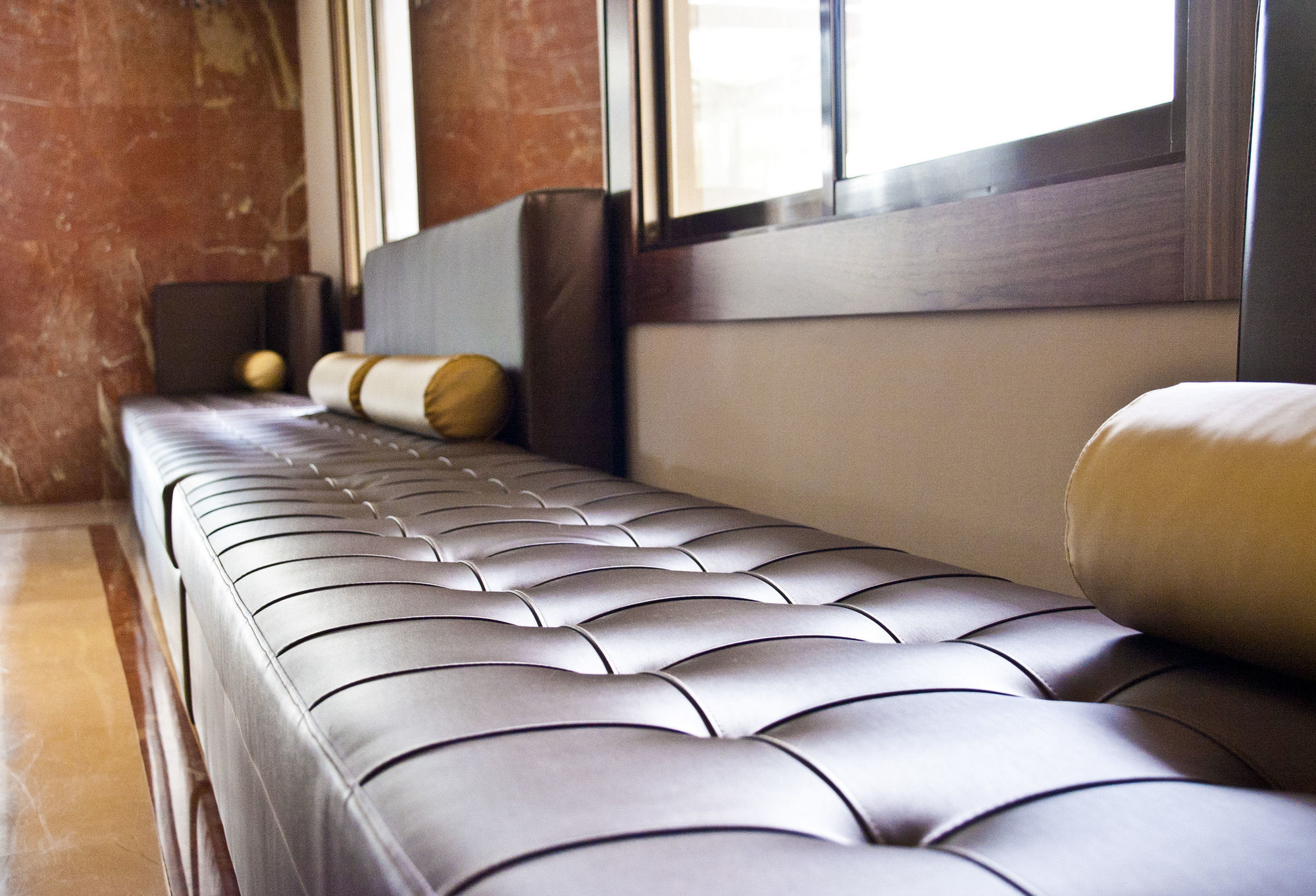 Sant Jordi Boutique Hotel Calella Exteriör bild A leather bench