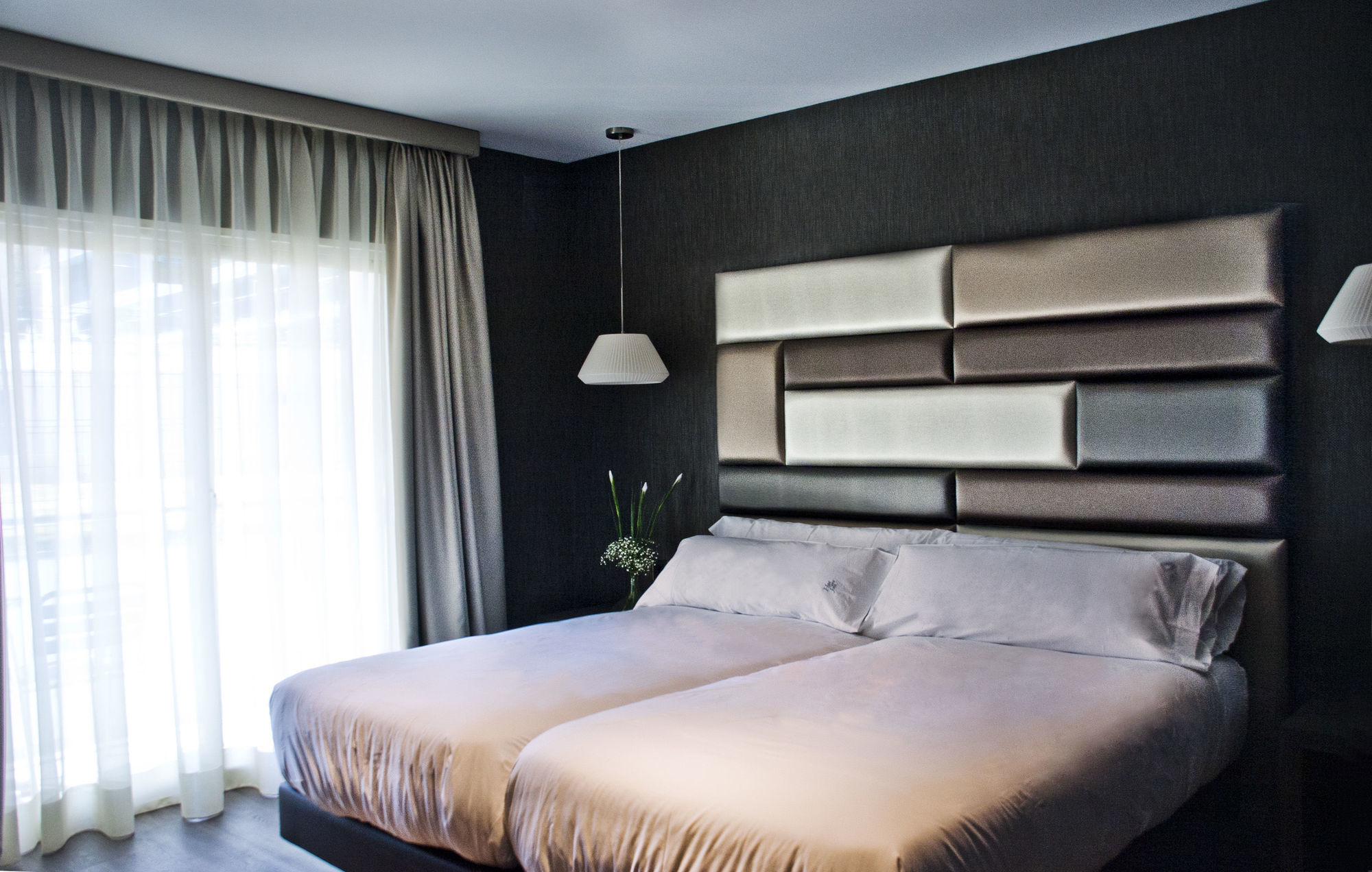 Sant Jordi Boutique Hotel Calella Exteriör bild A room at the hotel