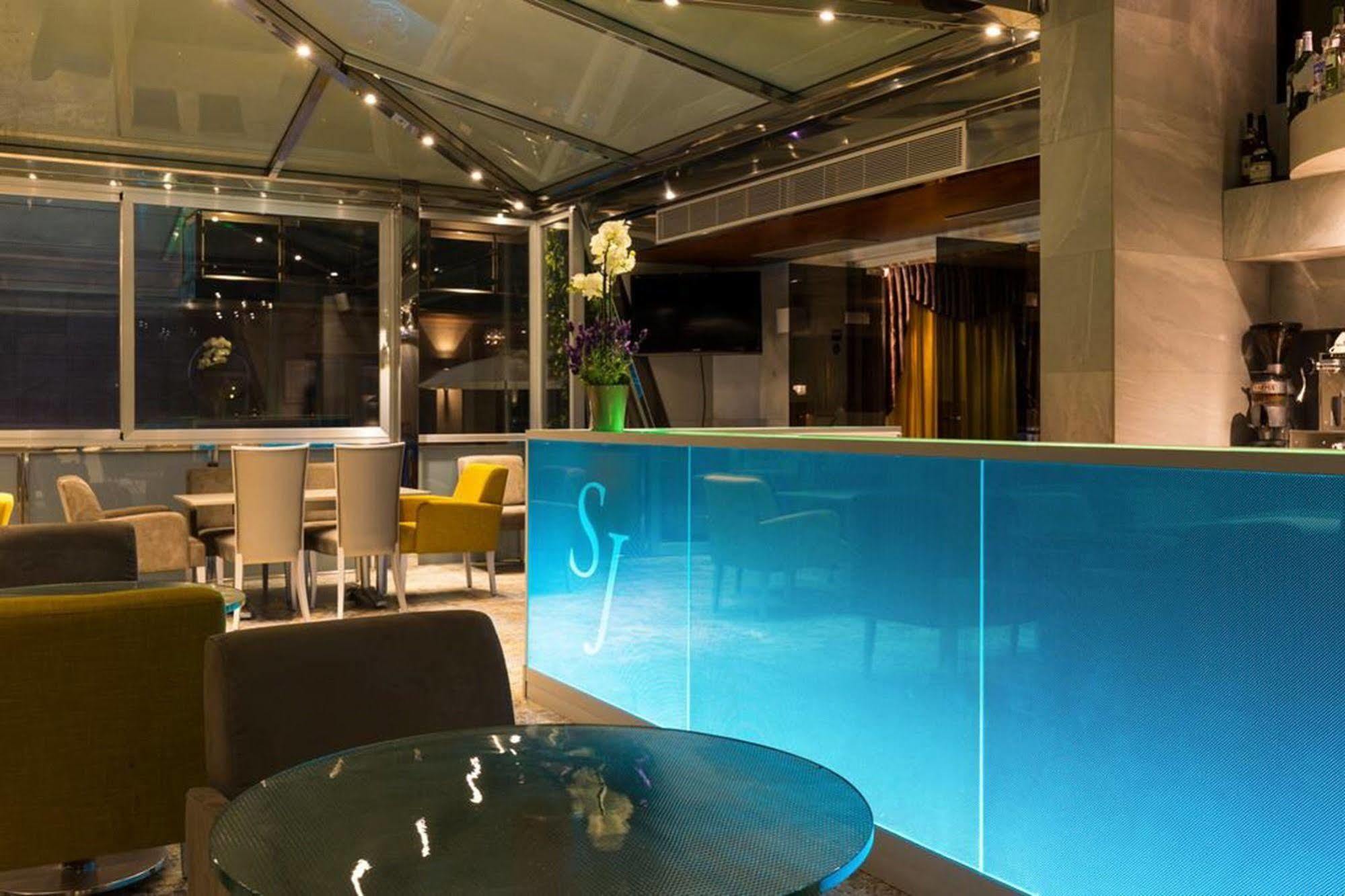 Sant Jordi Boutique Hotel Calella Exteriör bild The interior of the lounge