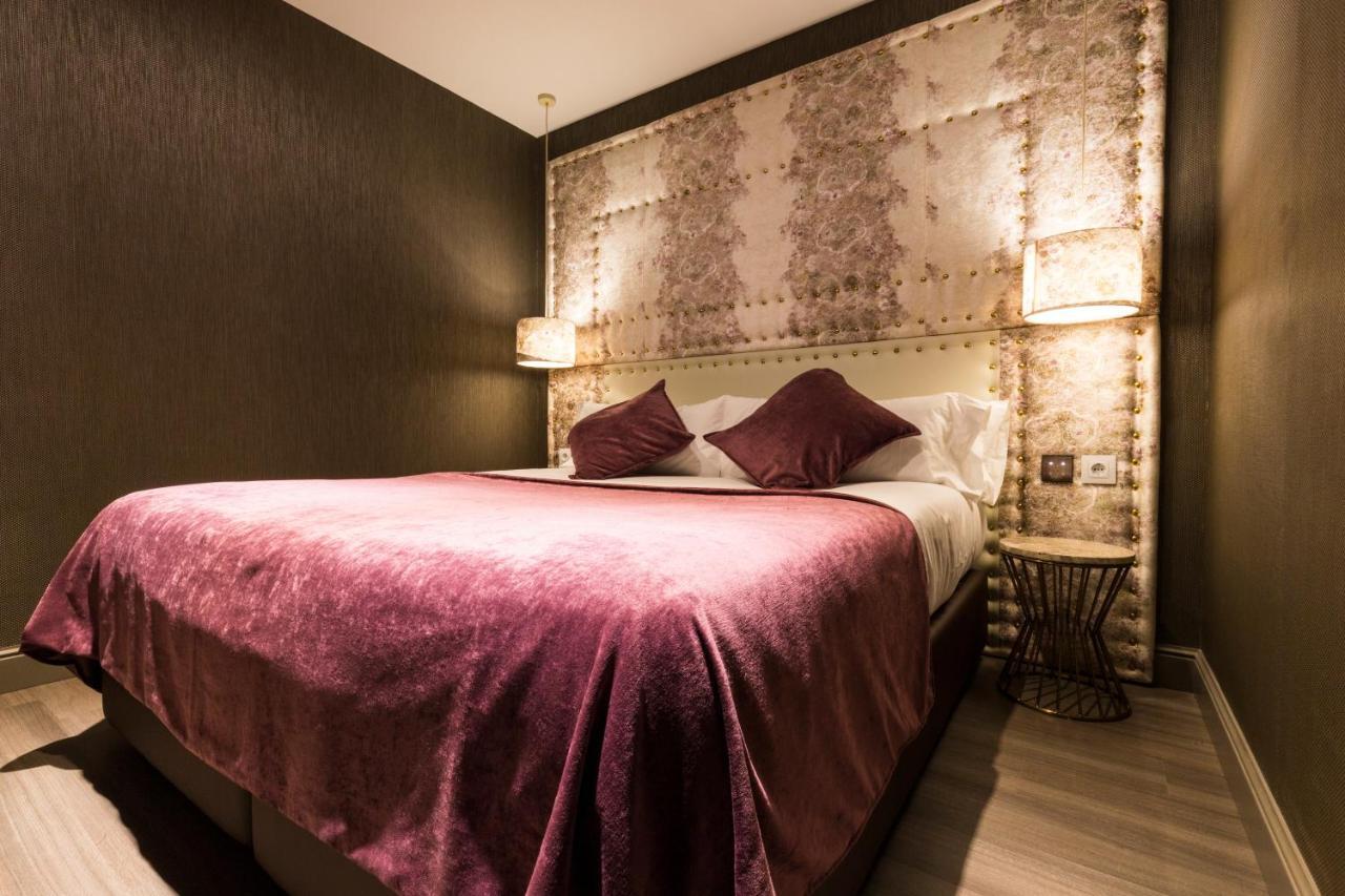 Sant Jordi Boutique Hotel Calella Exteriör bild A bedroom at the hotel